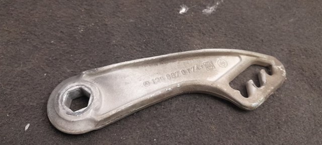 Рычаг открывания капота 1298870174 MERCEDES