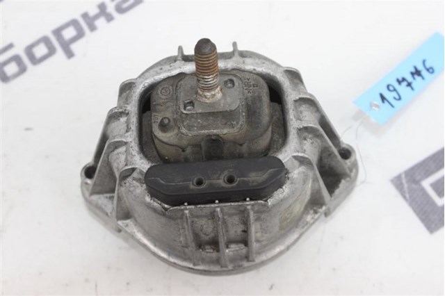 Кронштейн подушки (опоры) двигателя, левой 13981112 BMW