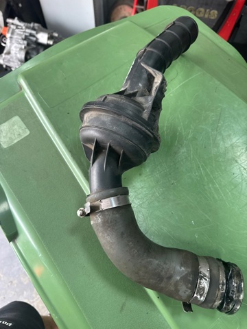 RENAULT 144600661R Патрубок интеркулера в наличии Запорожье