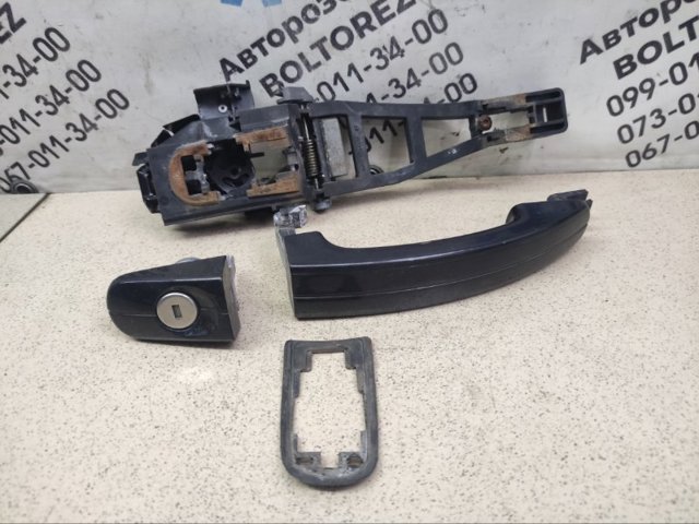 Держатель наружной ручки двери, передней правой 1480068 FORD