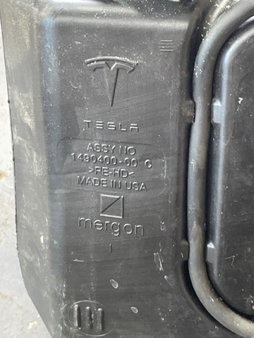 TESLA 149040000C Бачок омывателя в наличии Чернигов