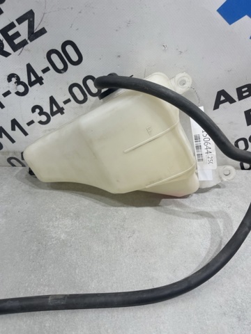  Расширительный бачок 1647050140 TOYOTA