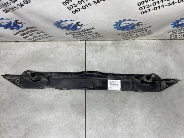 TOYOTA 167120D020 Накладка диффузора радиатора верхняя в наличии Львов