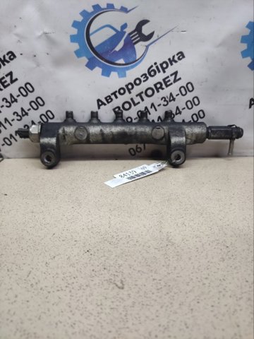 Рампа форсунок системы впрыска топлива 17520EB305 NISSAN