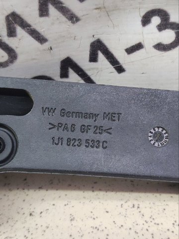 VAG 1J1823533C Ручка открывания капота в наличии Черкассы