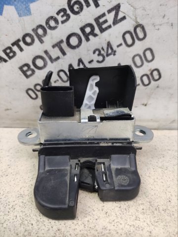 Замок задней двери Volkswagen Golf 6