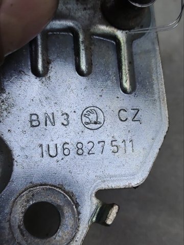 VAG 1U6827511 Петля-зацеп (ответная часть) замка двери задней (багажной 3/5-й) в наличии Сумы