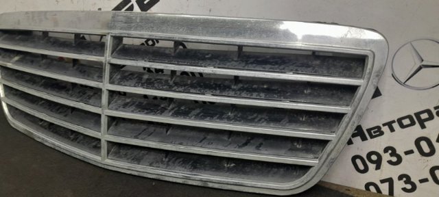 MERCEDES 2108800083 Решетка радиатора в наличии Ровно