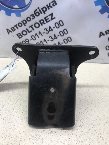 Кронштейн подушки (опоры) двигателя, правой 216124A100 HYUNDAI