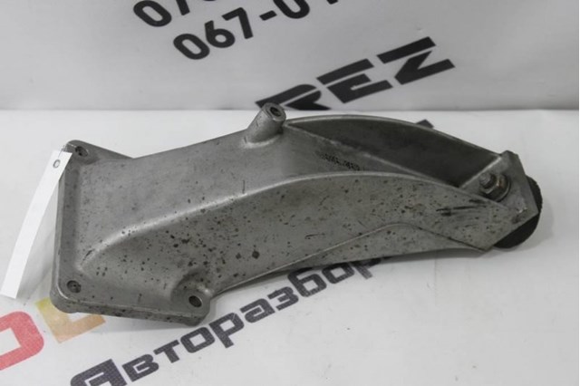Кронштейн подушки (опоры) двигателя, левой 22111092973 BMW