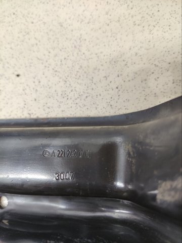 MERCEDES A2212421701 Балка крепления коробки передач в наличии Украина