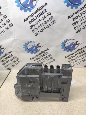 Коробка предохранителей 2215401250 MERCEDES