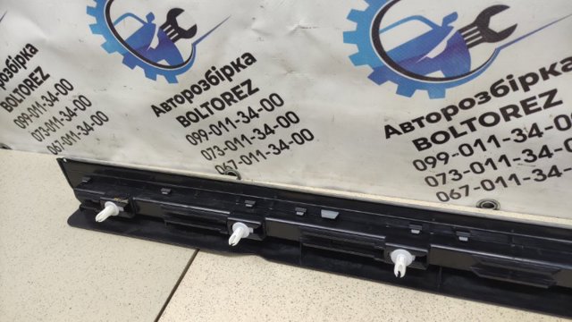MERCEDES 2216800135 Накладка дверного порога внутренняя передняя левая в наличии Чернигов