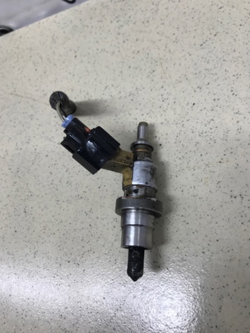 Регулятор давления топлива 2371026010 TOYOTA