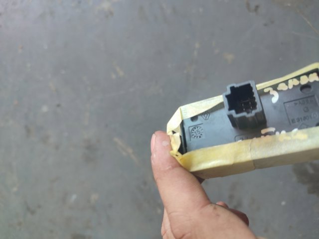 RENAULT 252905668R Кнопка включения аварийного сигнала в наличии Ирпень