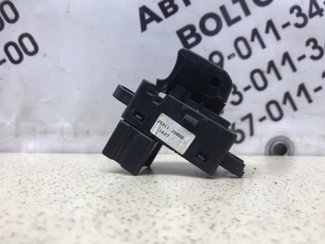Кнопка подъемника переднего правого стекла 25411JG000 NISSAN