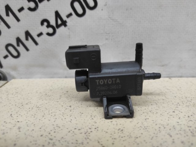 Клапан соленоид регулирования заслонки EGR 258600R010 TOYOTA