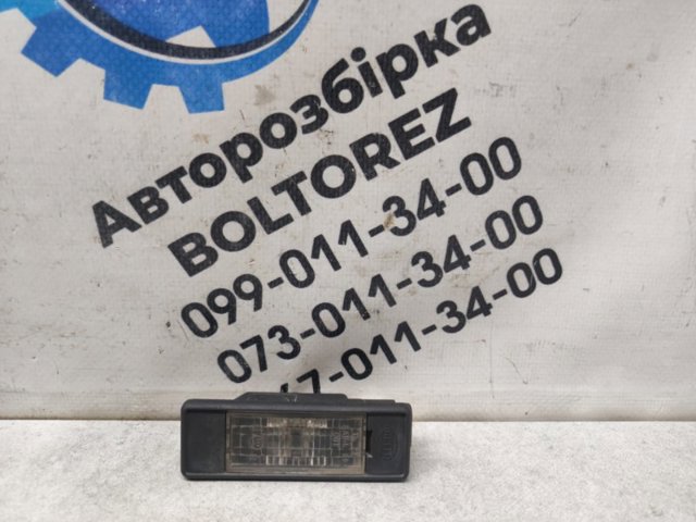 Фонарь освещения номерного знака 26510AU300 NISSAN