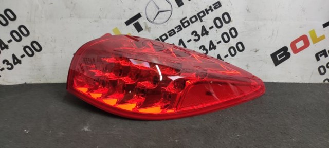 Задний правый внешний фонарь 265501BA0A NISSAN