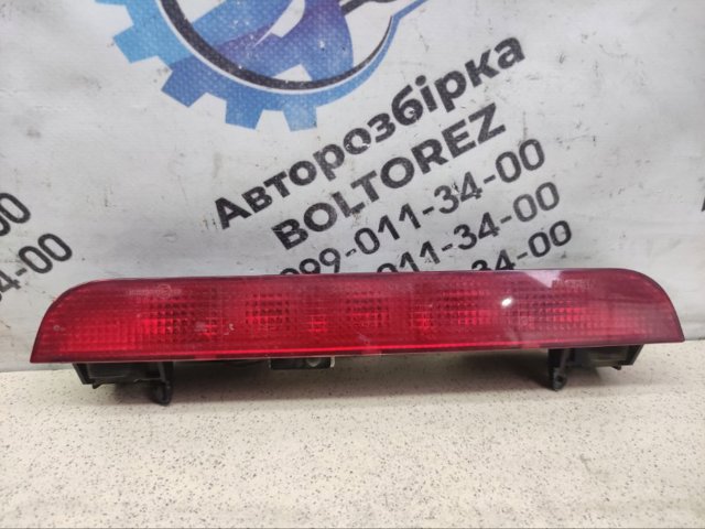 Стоп-сигнал задний дополнительный 265908H700 NISSAN
