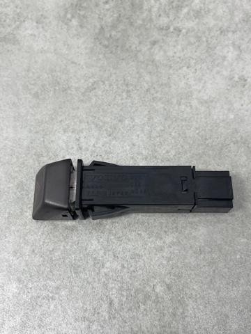 VOLVO 30739296 Кнопка включения аварийного сигнала в наличии Черновцы