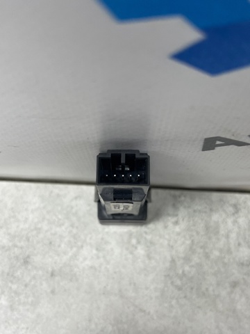 30739296 VOLVO Кнопка включения аварийного сигнала купить в Украина