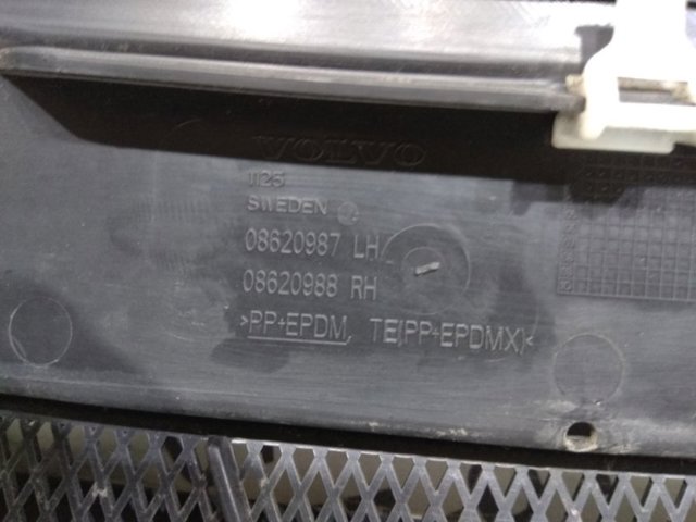 VOLVO 30754348 Водосток лобового стекла, жабо в наличии Украина