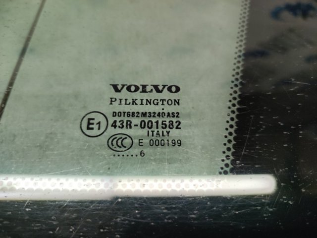30779651 VOLVO Стекло кузова (багажного отсека) правое купить в Львов