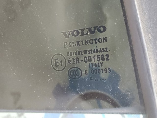 30799286 VOLVO Стекло-форточка двери задней левой купить в Павлоград
