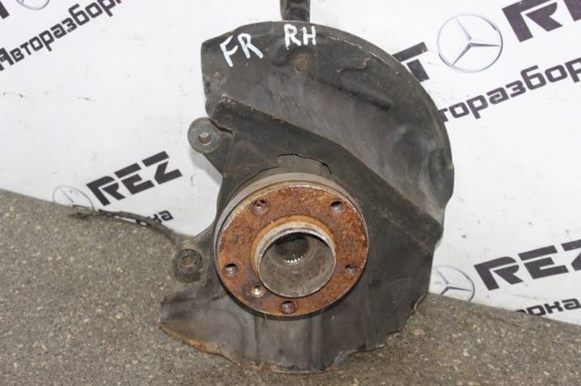 BMW 31216761576 Цапфа передняя правая в наличии Ирпень
