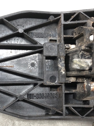 31253178 VOLVO Держатель наружной ручки двери задней правой купить в Украина