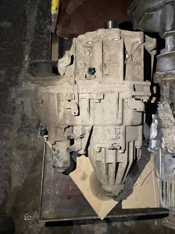 Раздатка, коробка раздаточная 331007S110 NISSAN