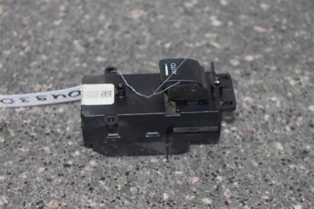 HONDA 35760SWAG01 Кнопка включения мотора стеклоподъемника передняя правая в наличии Львов