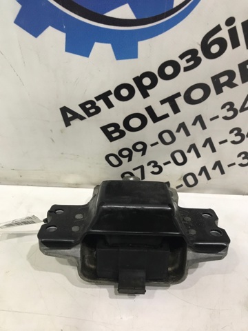 Подушка трансмиссии (опора коробки передач), правая 3C0199555 VAG
