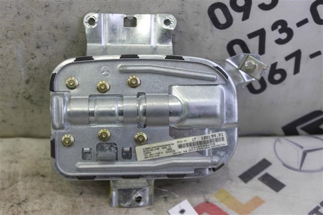 VAG 3C4833402C Петля двери задней правой в наличии Украина