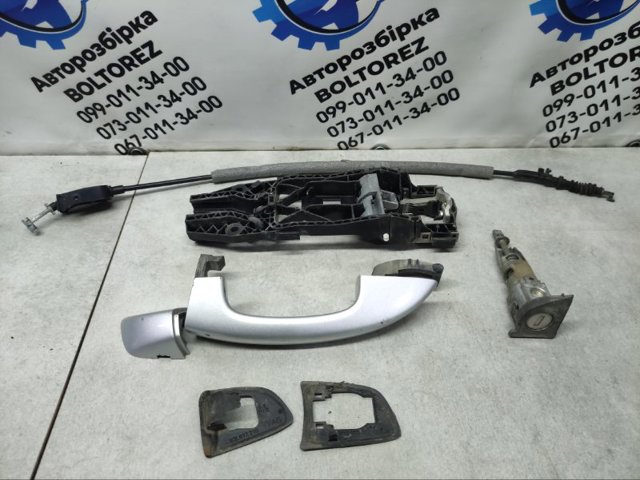 Держатель наружной ручки двери, передней правой 3T0837885D VAG