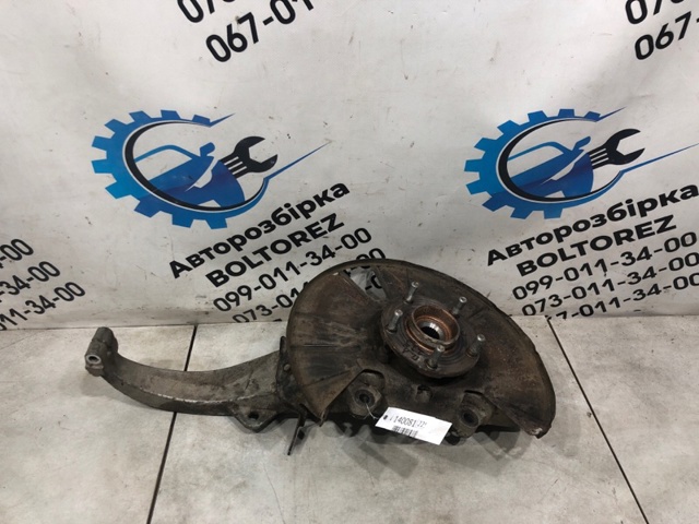 Цапфа (поворотный кулак) передний левый 400151CA0A NISSAN