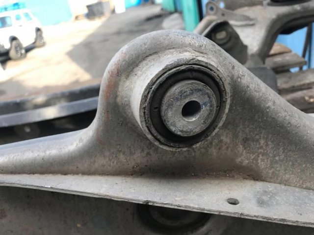 BMW 41528269846 Петля двери задней правой в наличии Ровно