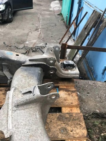 BMW 41528269846 Петля двери задней правой в наличии Ужгород