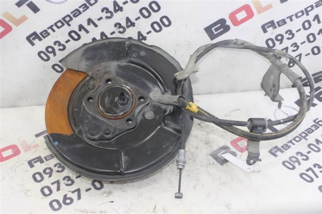 Ступица задняя правая 4245006110 TOYOTA