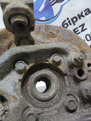 Цапфа - поворотный кулак задний, правый 43018EB300 NISSAN