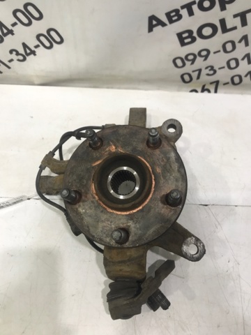 Цапфа (поворотный кулак) передний правый 4321142070 TOYOTA