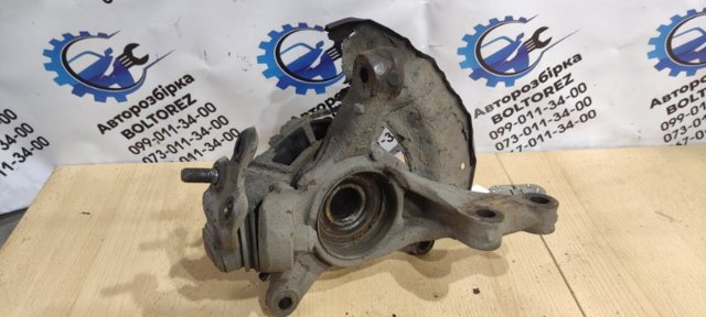 Цапфа (поворотный кулак) передний левый 4321258020 TOYOTA