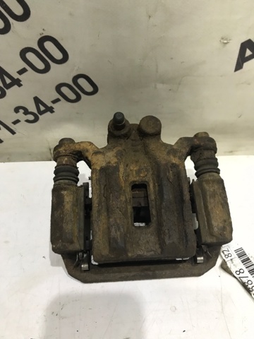 Задний правый суппорт 44001EB30A NISSAN