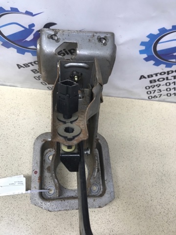 NISSAN 465018H808 Педаль тормоза в наличии Тернополь