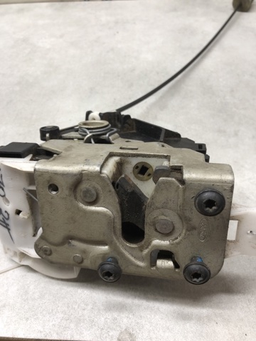 FORD 4692463 Замок двери задней правой в наличии Черкассы