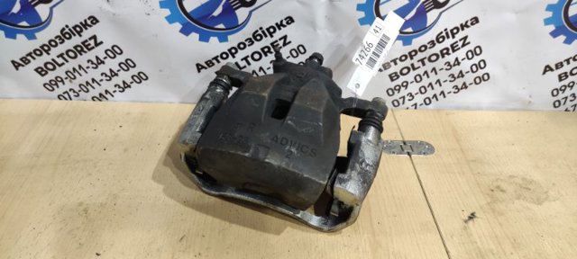 Суппорт тормозной передний правый 4773033340 TOYOTA