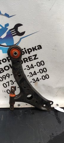 Рычаг передней подвески нижний, правый Lexus RX 300/330/350/400H
