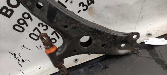TOYOTA 4806848020 Рычаг передней подвески нижний правый в наличии Винница