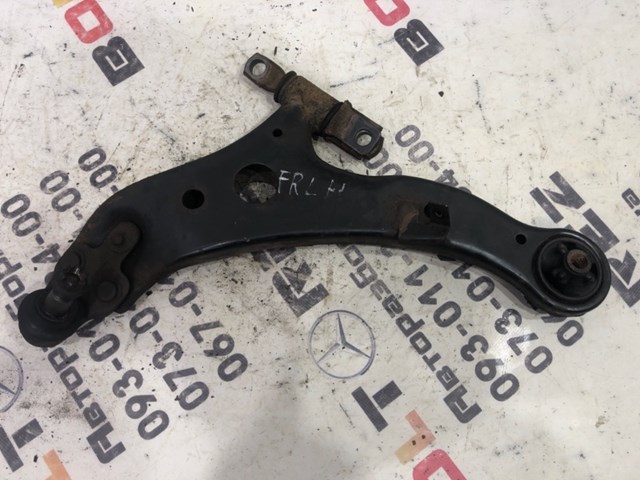 Рычаг передней подвески нижний левый 4806948030 TOYOTA